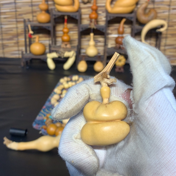 八宝豆和虾等食材混合搅拌