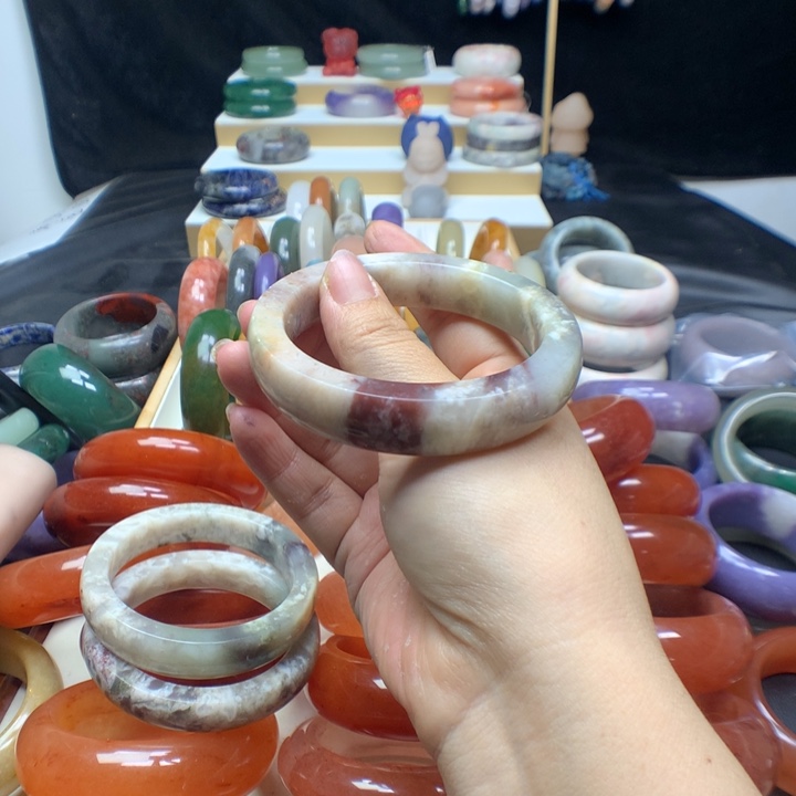 未镶嵌手镯石英质玉飞*