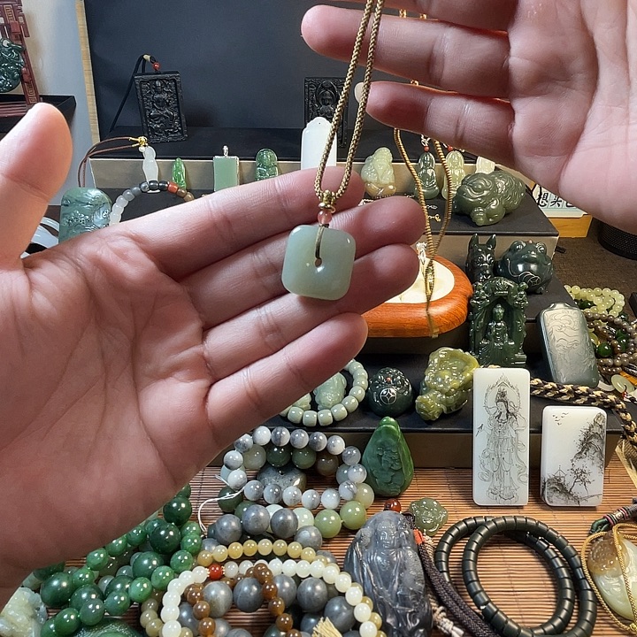 和田玉未镶嵌颈饰