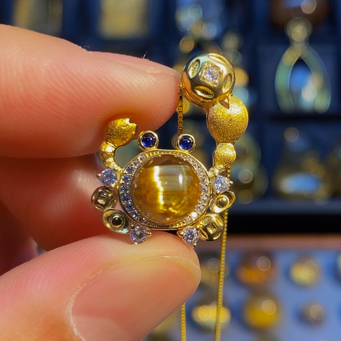 水晶颈饰银S925镶嵌天然钛晶螃蟹吊坠