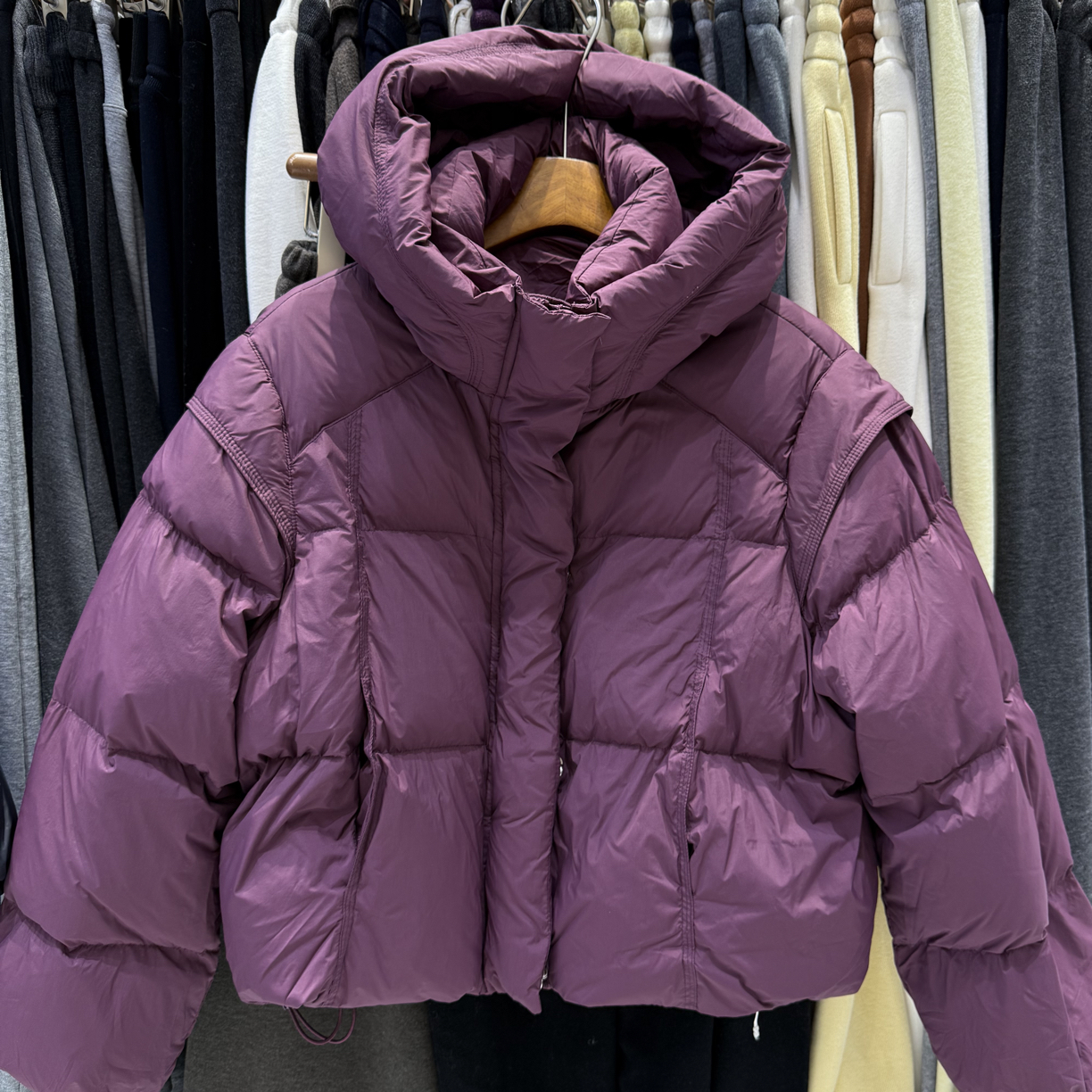 【李明】8832轻奢款蓬松连帽羽绒服