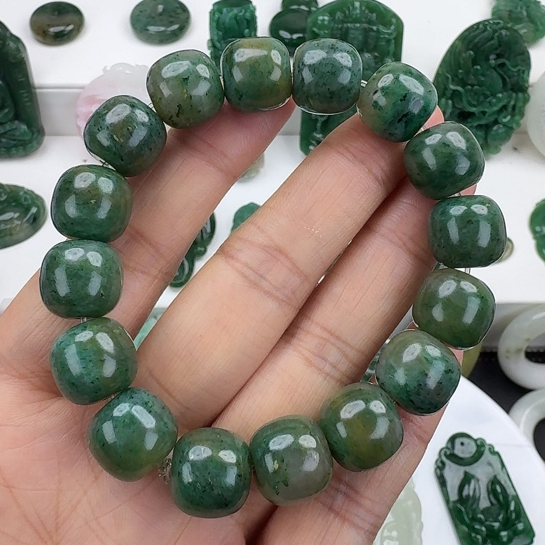 独山玉未镶嵌颈饰