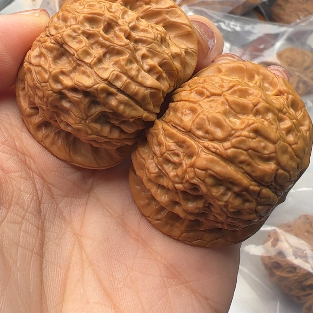 文玩核桃吊坠42血麒麟