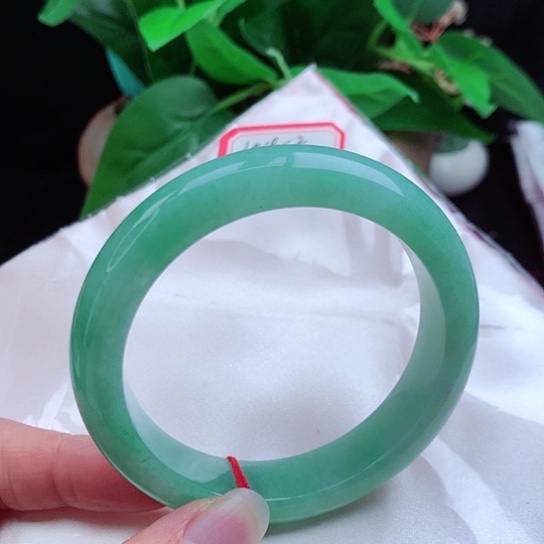 翡翠手镯未镶嵌       正圈57+ 满绿