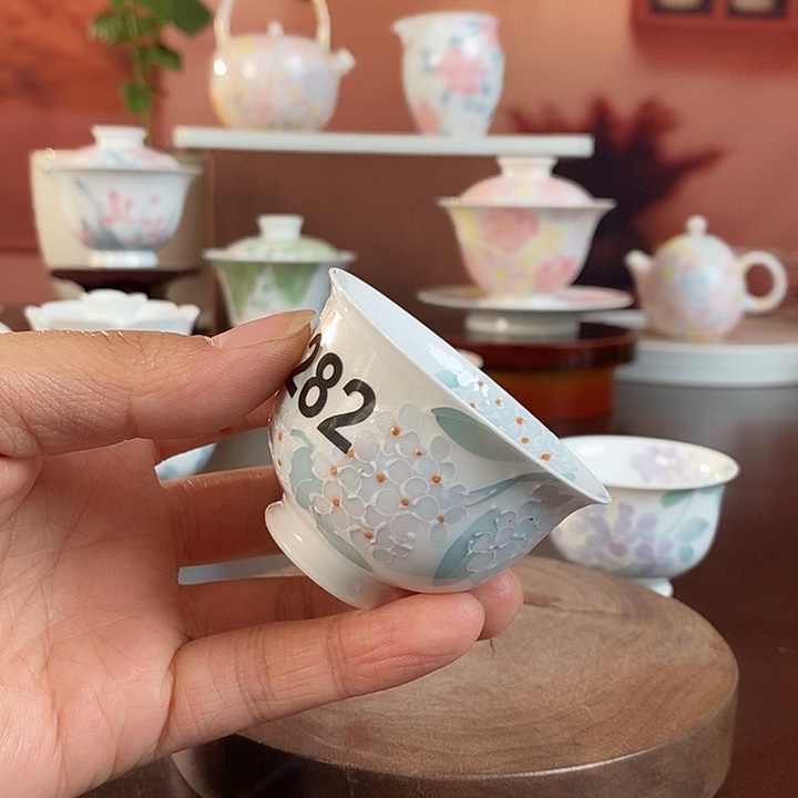 绣球花釉下品茗杯