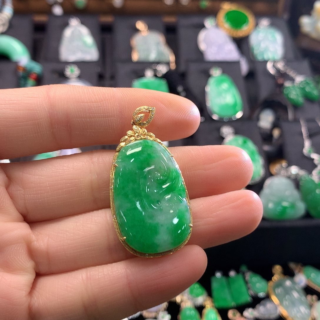 翡翠颈饰18K金镶嵌如意