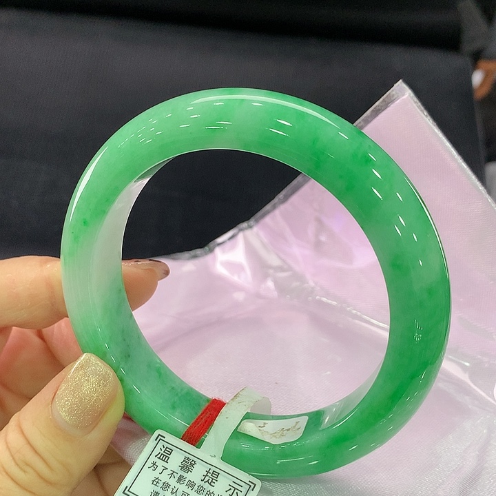 翡翠手镯未镶嵌正圈62