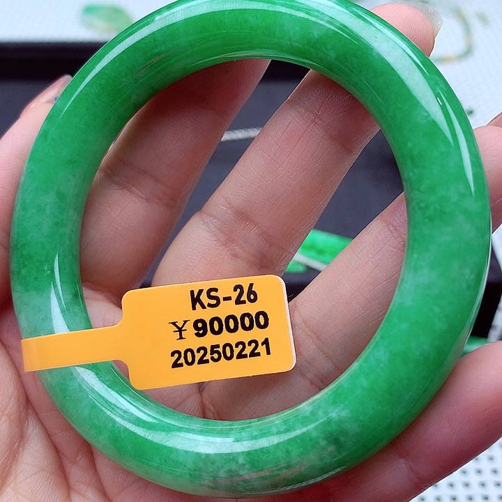 翡翠手镯未镶嵌翡翠