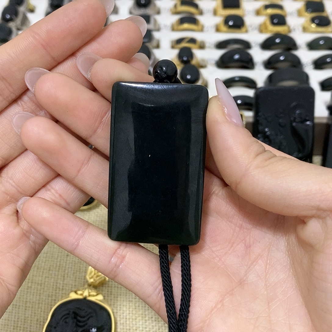 坏***》和田玉未镶嵌颈饰