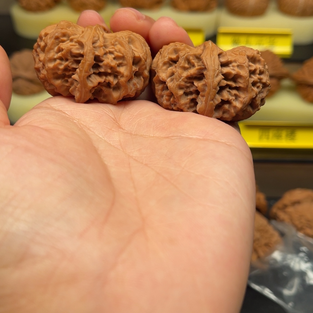 茁***杉文玩核桃吊坠苹果园元宝41