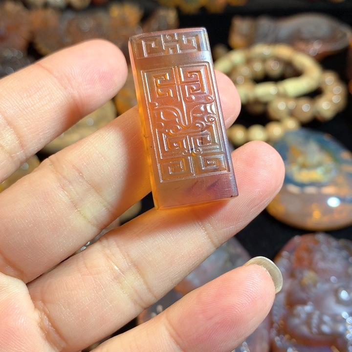 琥珀颈饰未镶嵌饕餮仿古吊坠