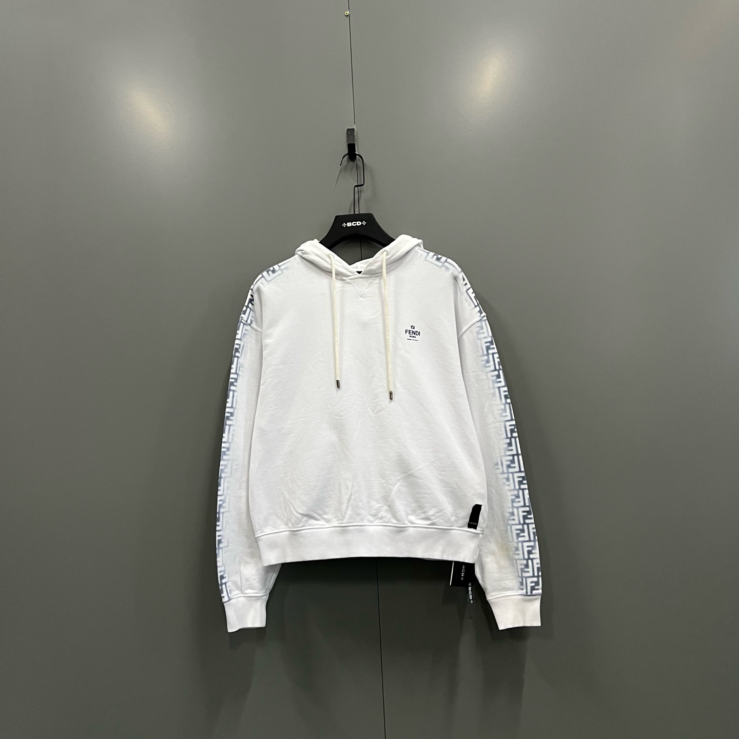 95新 FENDI/芬迪 y18 侧边印花FF帽衫 M码 609170