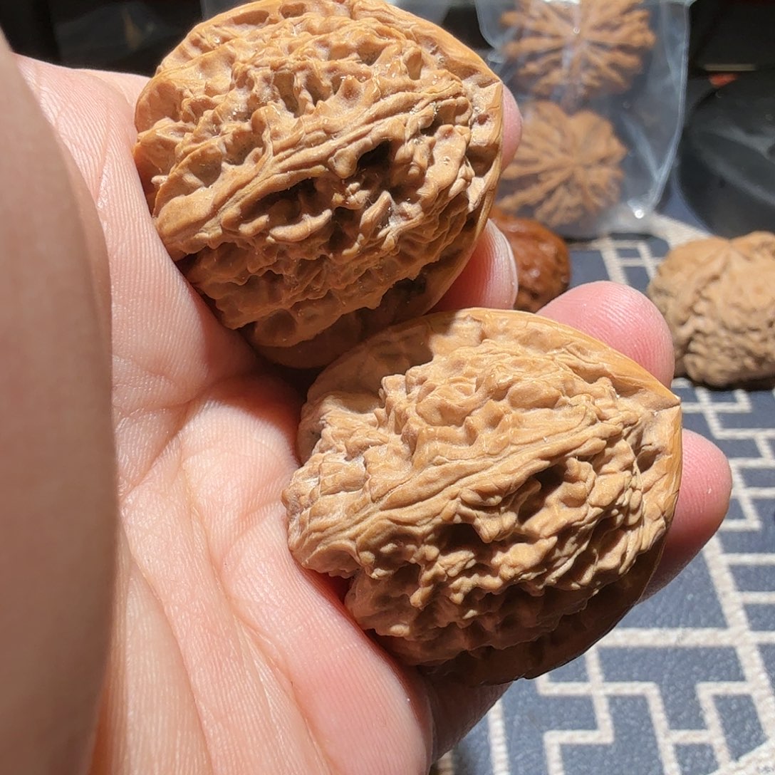 文玩核桃把件三角白