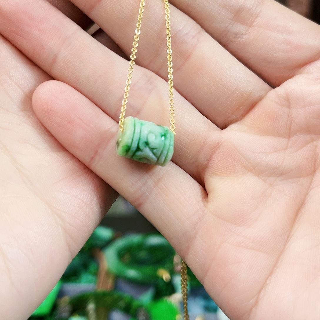 翡翠颈饰未镶嵌吊坠多样性