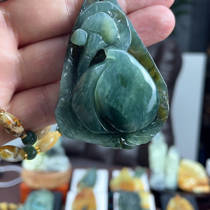 蛇纹石玉颈饰未镶嵌