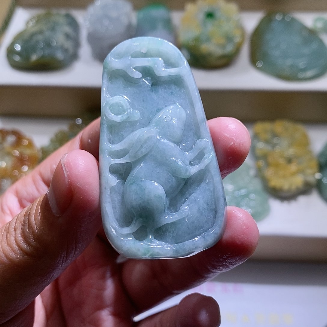 【闪购商品】翡翠颈饰未镶嵌兔子