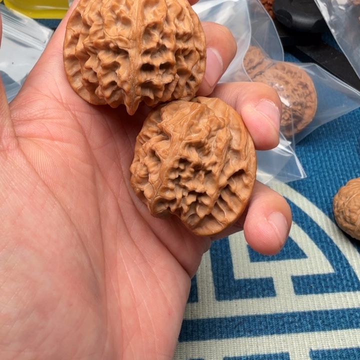 开***心文玩核桃吊坠四座楼