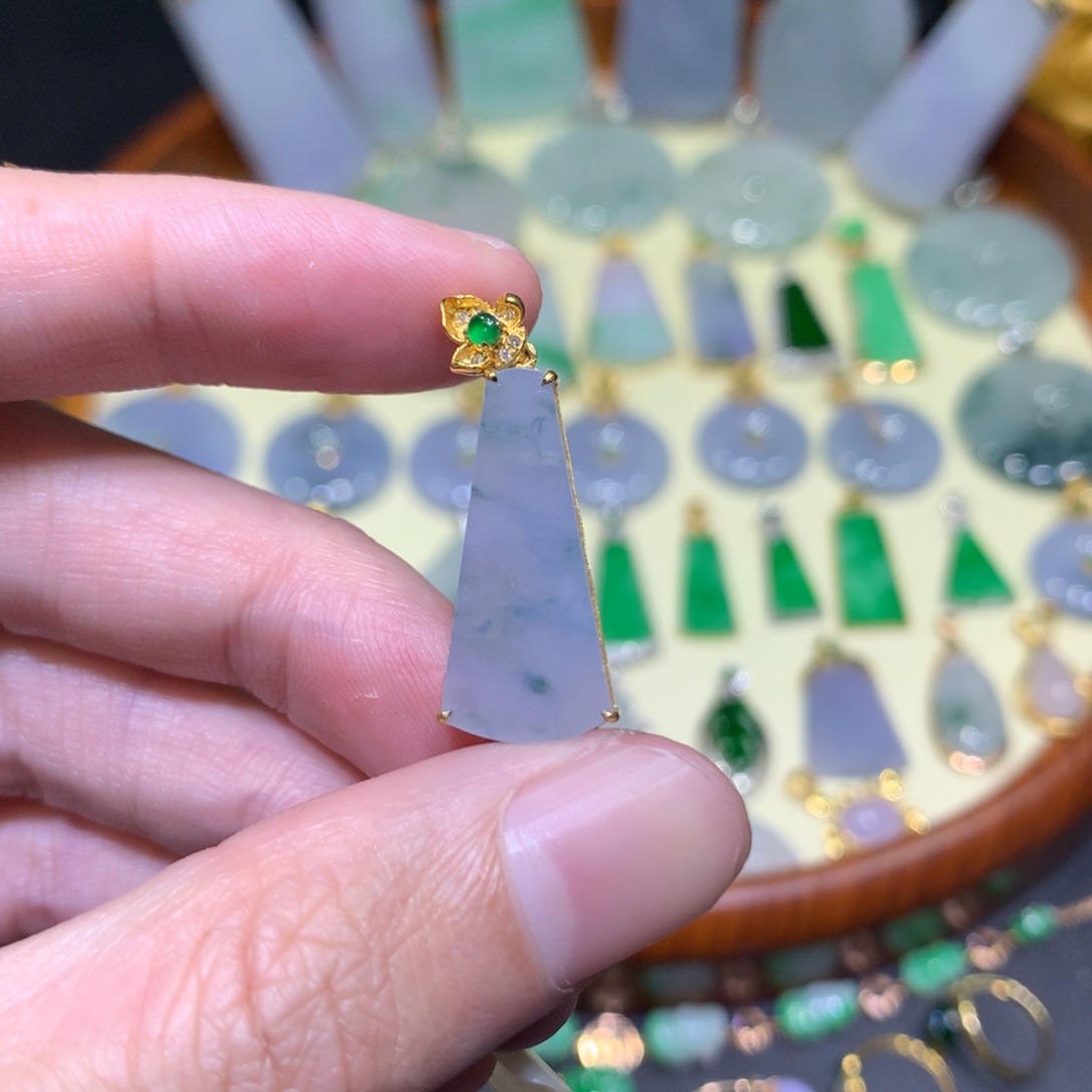 翡翠吊坠(不含链)18K金镶嵌