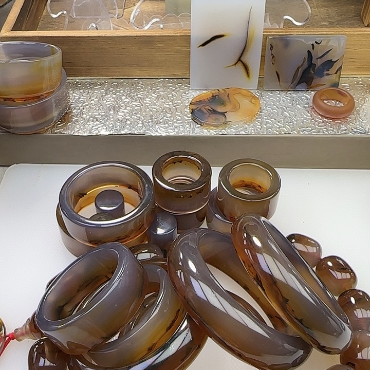 敬***阁玛瑙/玉髓未镶嵌颈饰