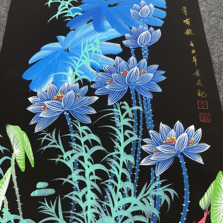 客厅里也会是有灯光照射表