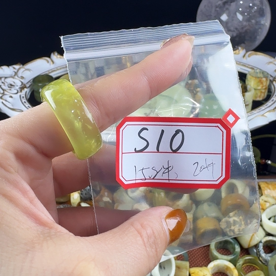 蕾***姐蛇纹石玉合金戒指