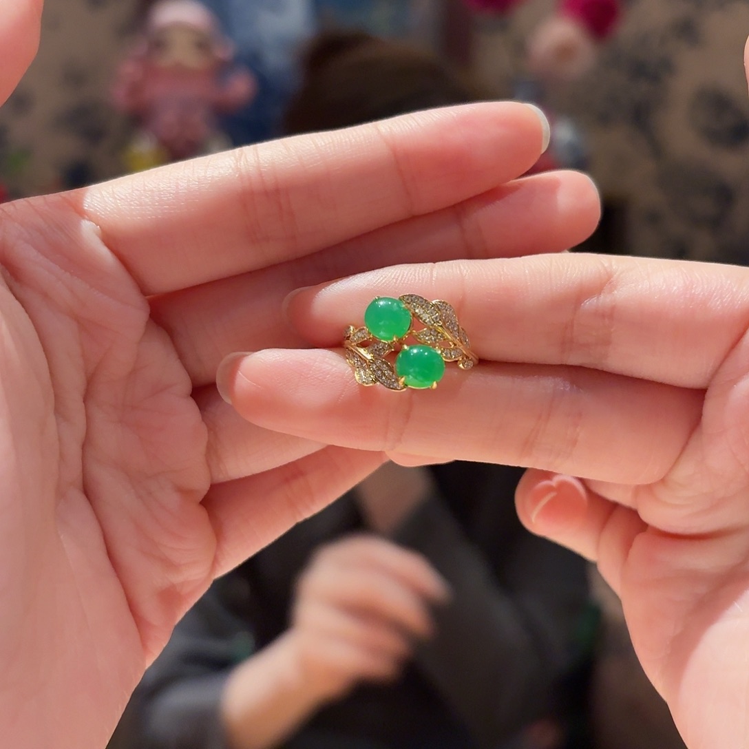 翡翠戒指18K金镶嵌戒指