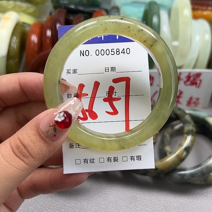 蛇纹石玉未镶嵌手镯