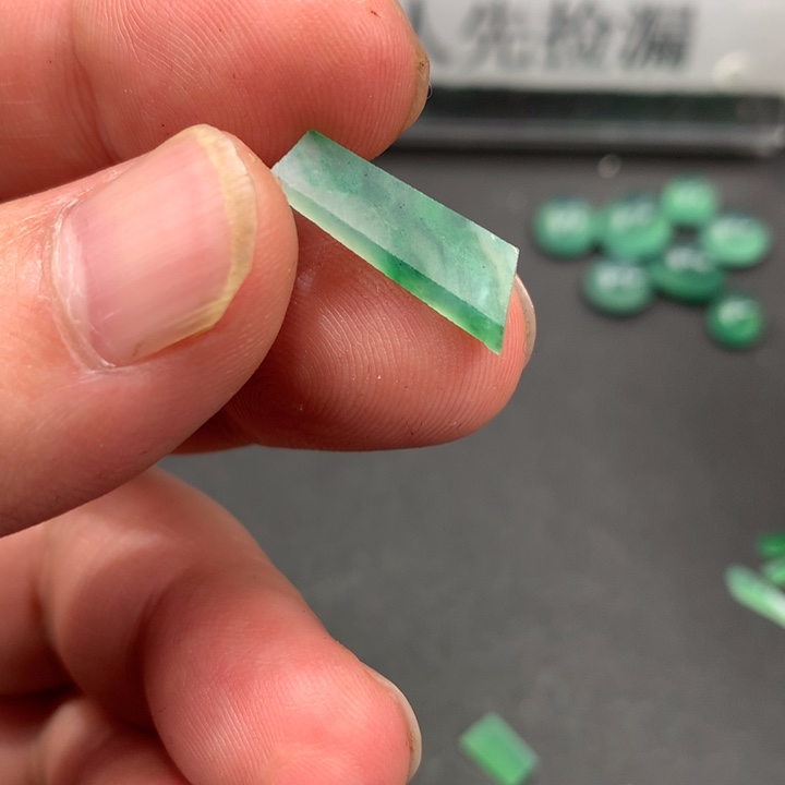 定制翡翠未镶嵌材料定制