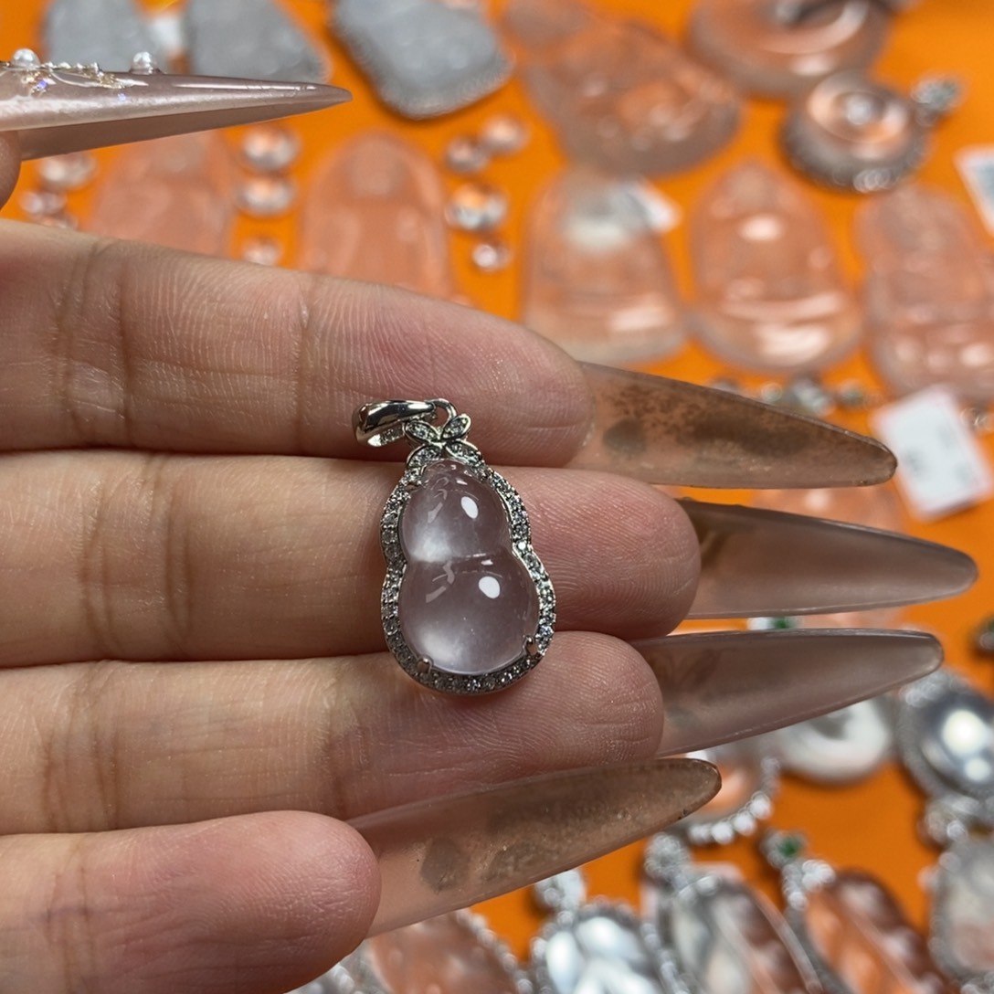 石英质玉颈饰未镶嵌