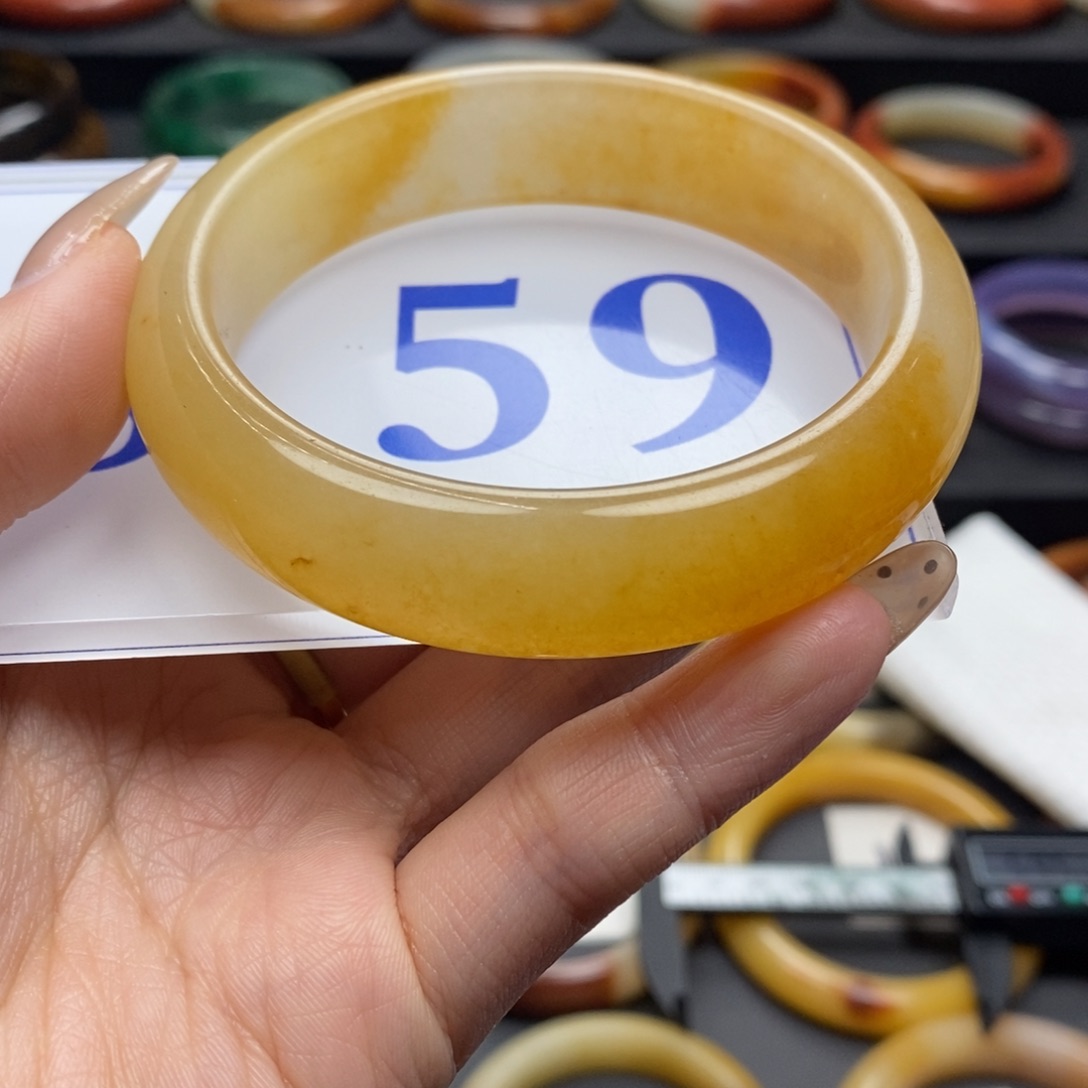 石英质玉（黄龙玉）手镯微瑕未镶嵌