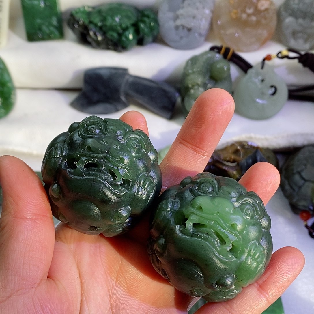 和田玉（糖玉）颈饰未镶嵌事***’