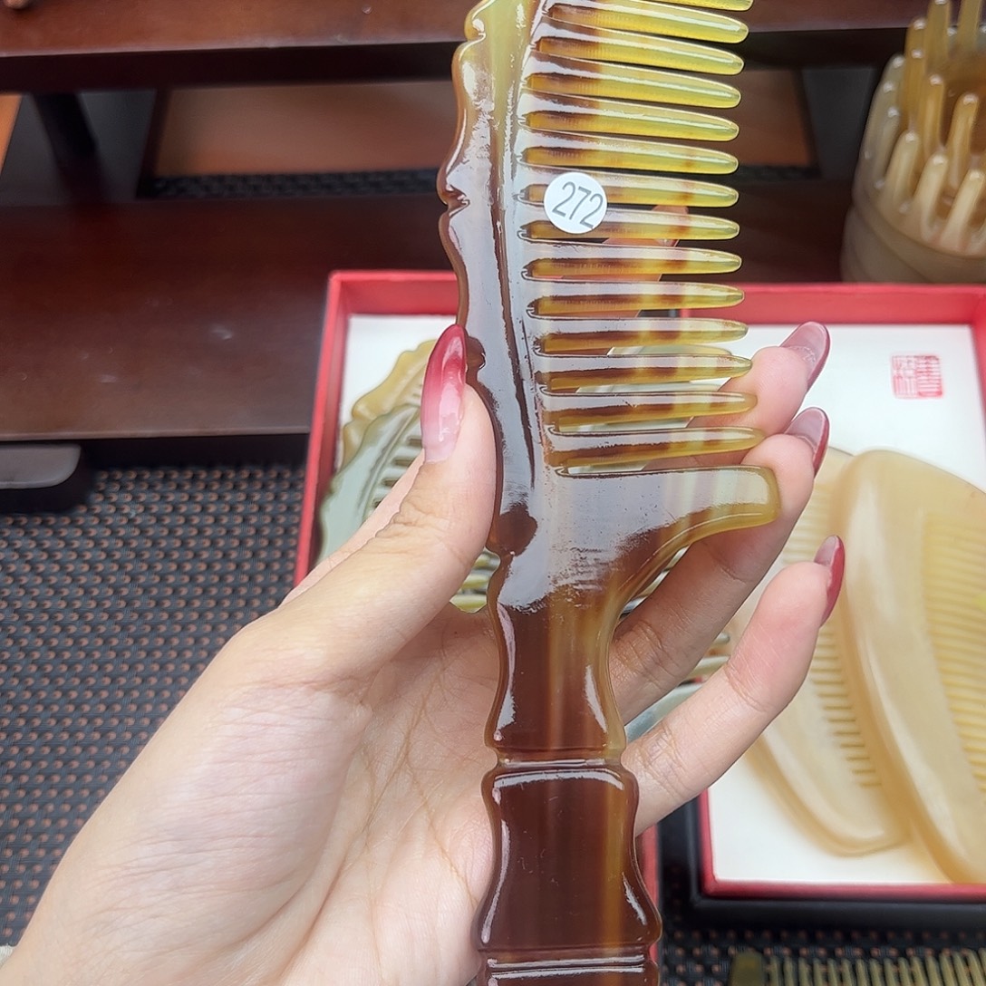 蕙***馨手工制作纯牛角梳子