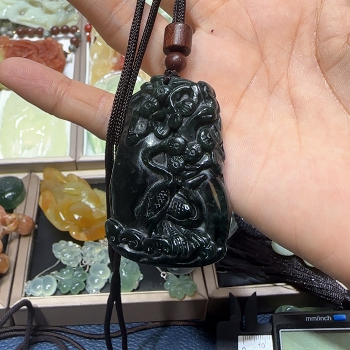 蛇纹石玉未镶嵌吊坠