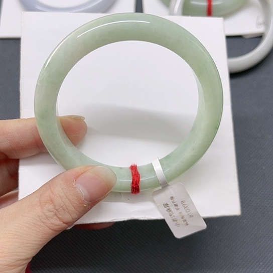 翡翠手镯未镶嵌A货