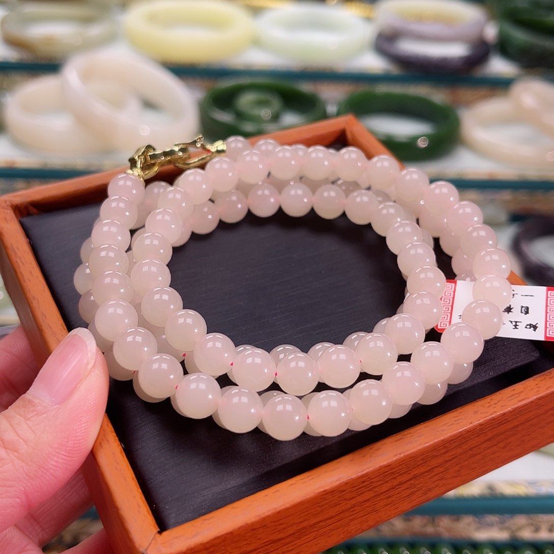 和田玉颈饰未镶嵌浓藕粉卡8