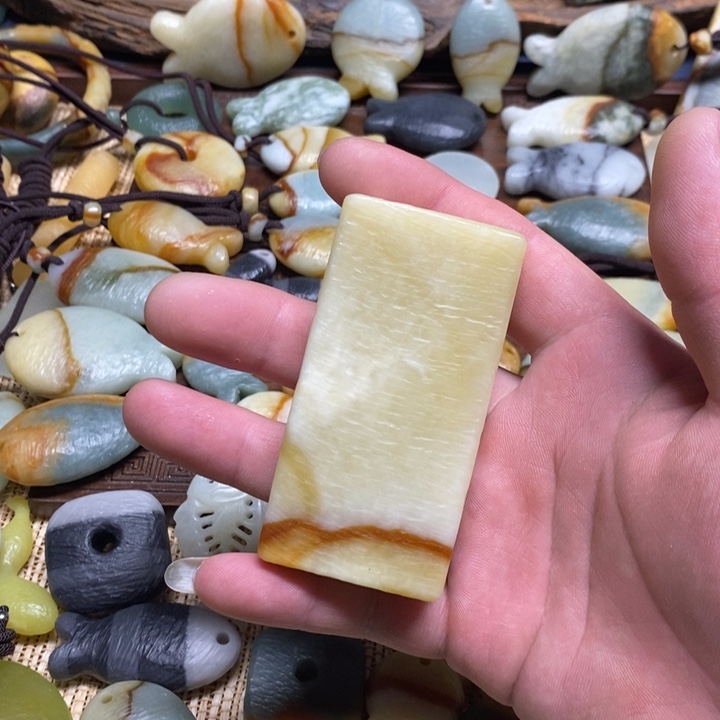 好***7蛇纹石玉未镶嵌颈饰