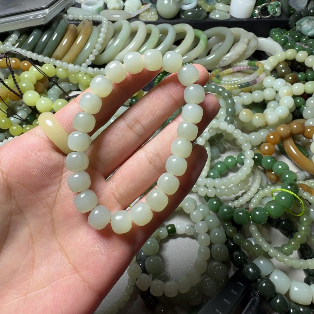 和田玉未镶嵌手串