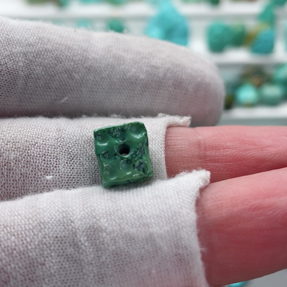 绿松石颈饰未镶嵌