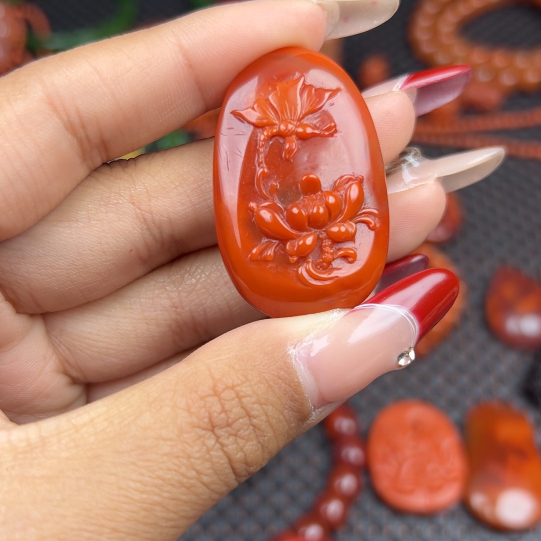 南红玛瑙吊坠未镶嵌