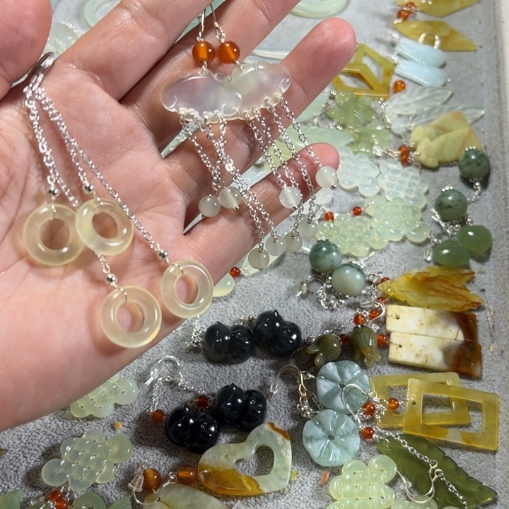 蛇纹石玉耳饰未镶嵌