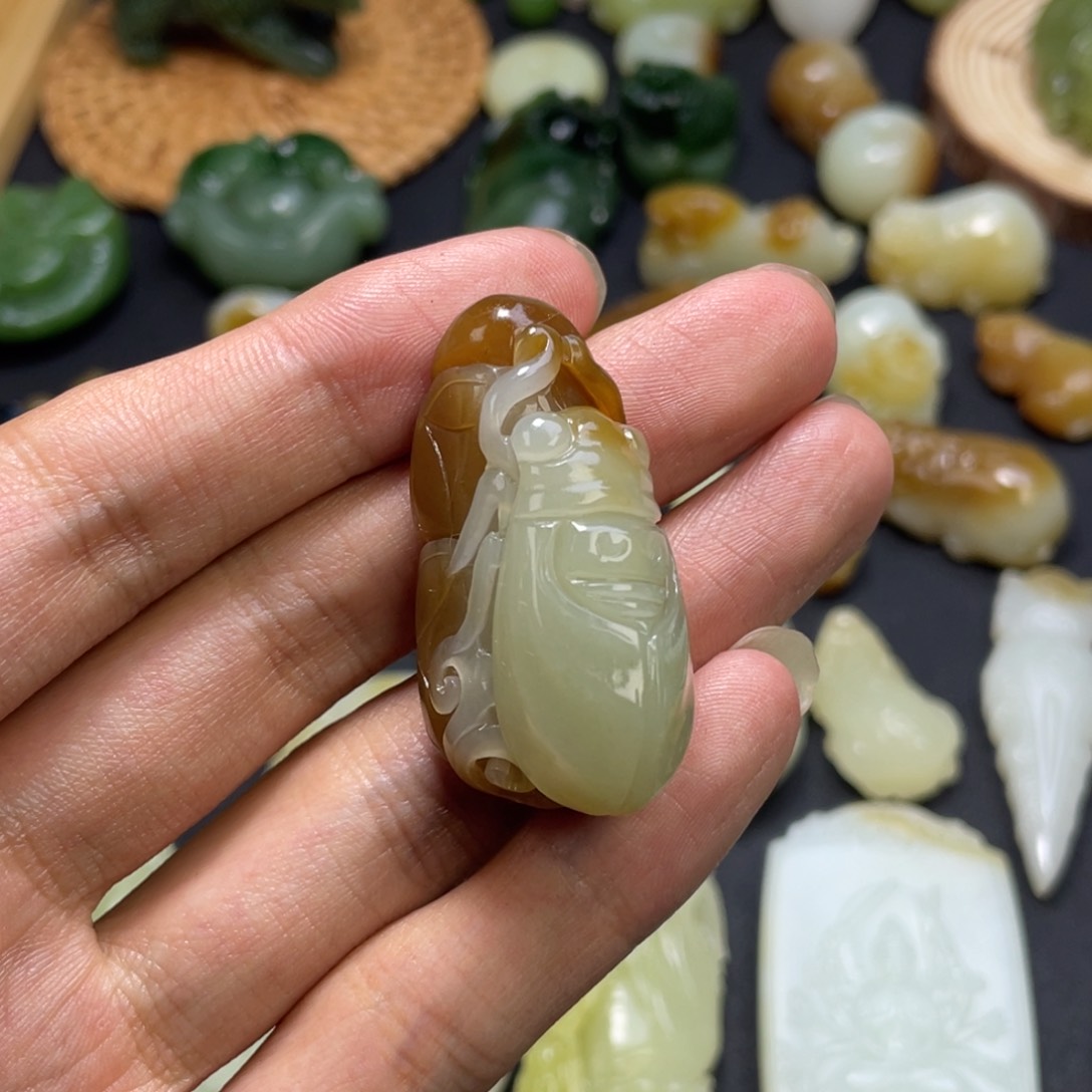 和田玉未镶嵌颈饰糖白一鸣惊人