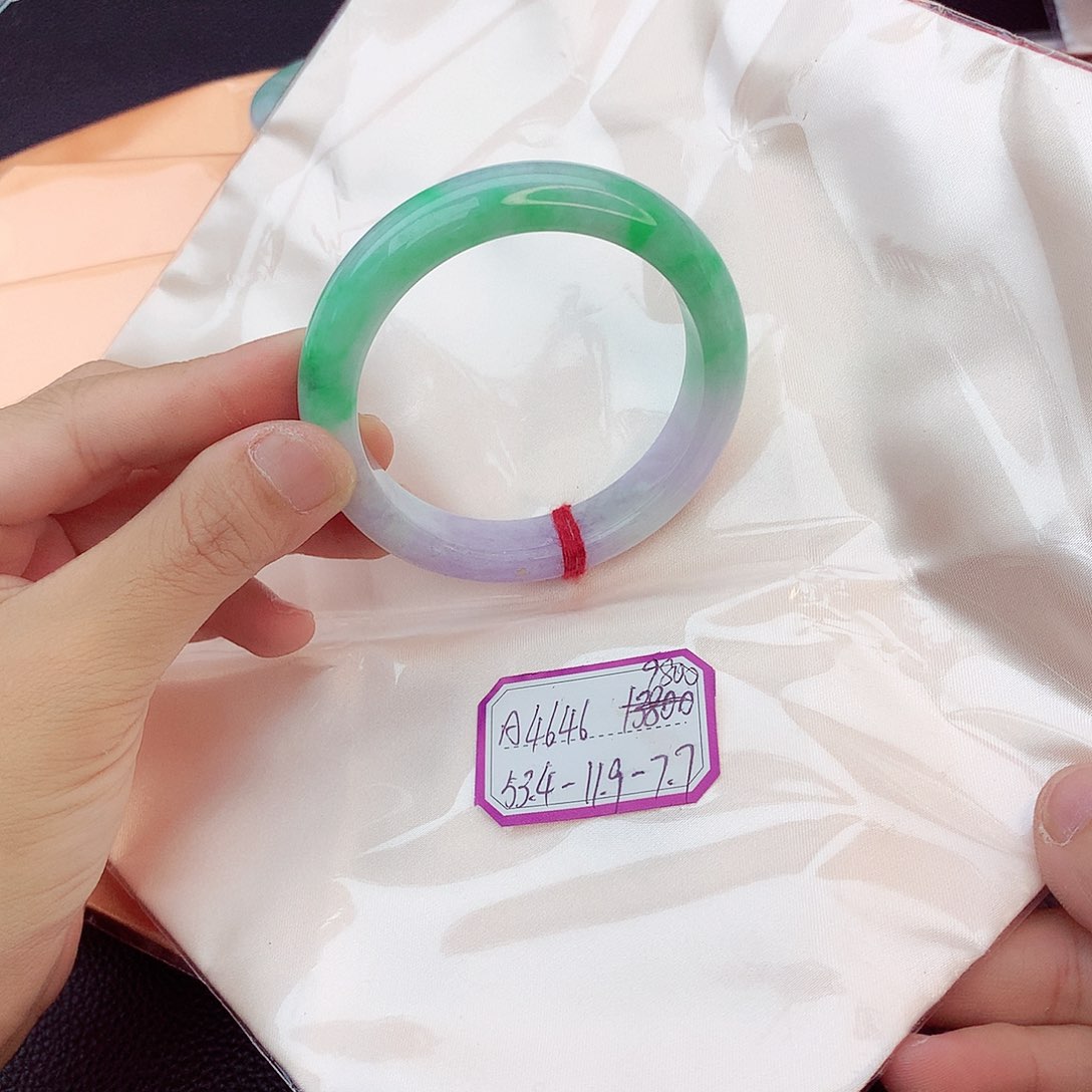 翡翠手镯未镶嵌向*翡翠