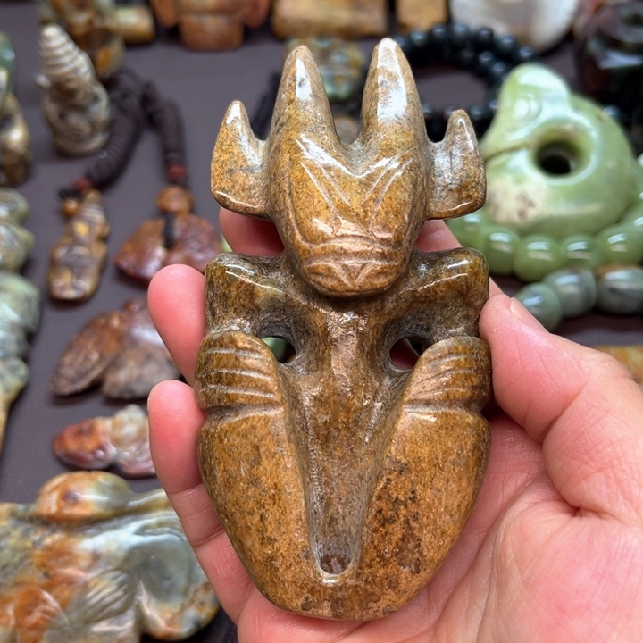 岫岩河磨玉（透闪石质玉）挂件未镶嵌