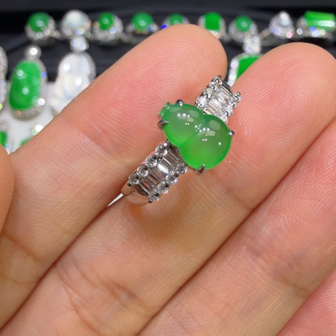 翡翠18K金镶嵌戒指收到货48小时鉴赏期