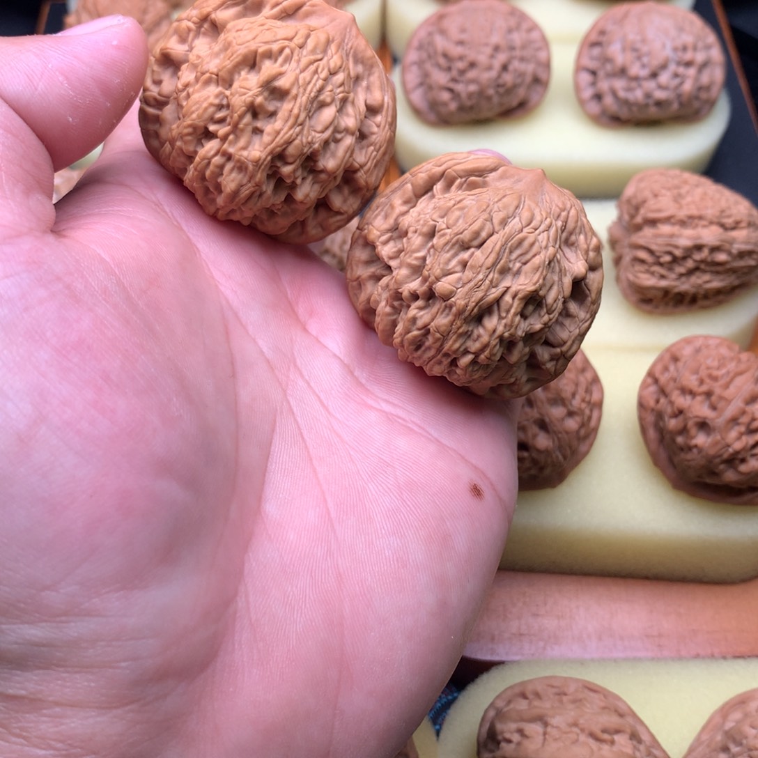 文玩核桃把件麦穗虎头