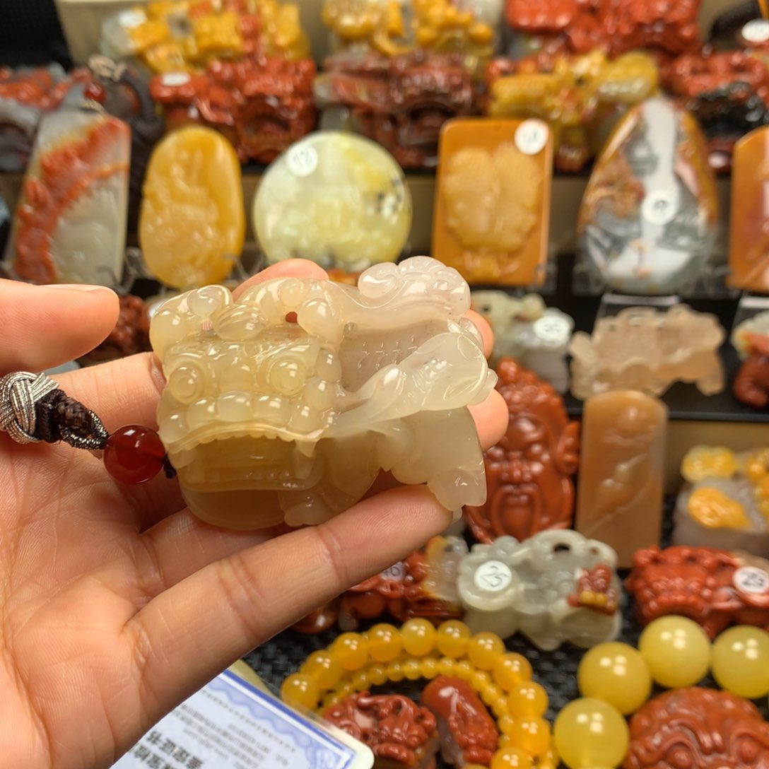 石英质玉（黄龙玉）挂件未镶嵌