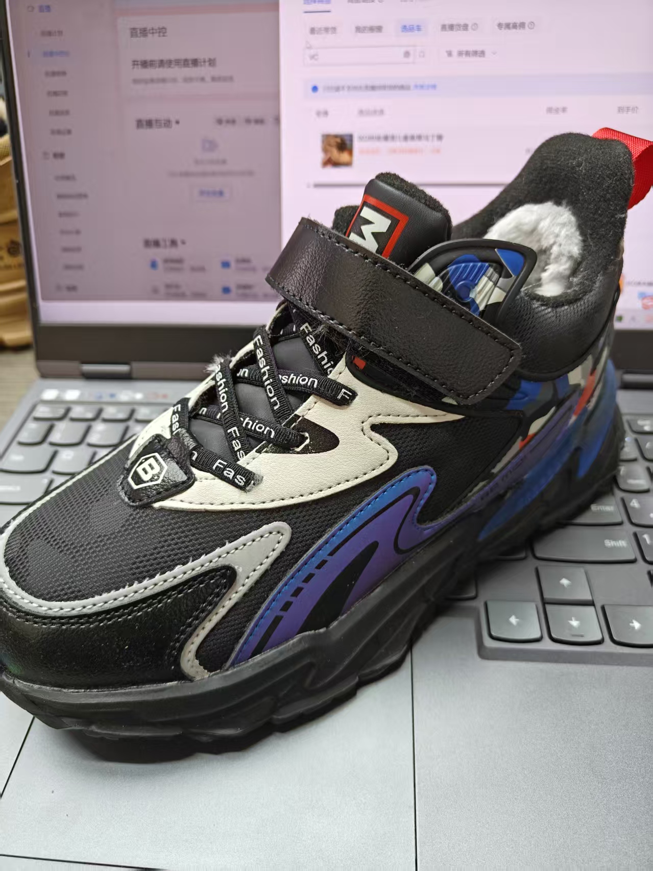 096新款时尚运动高帮板鞋百搭