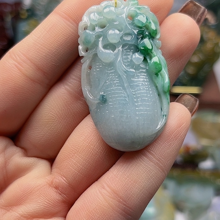 翡翠未镶嵌颈饰挂件