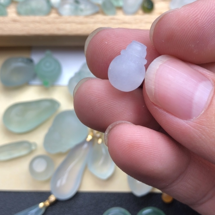 定制翡翠未镶嵌挂件