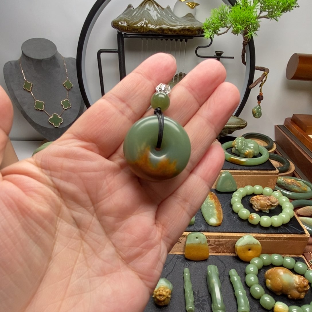 岫岩河磨玉（透闪石质玉）吊坠未镶嵌